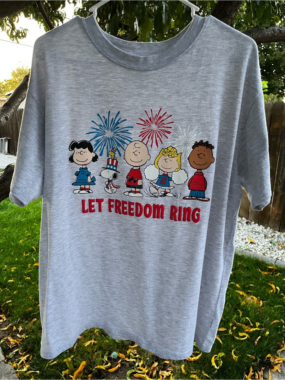 Peanuts “Let Freedom Ring” Patriotic Graphic Tee – XL Unisex
